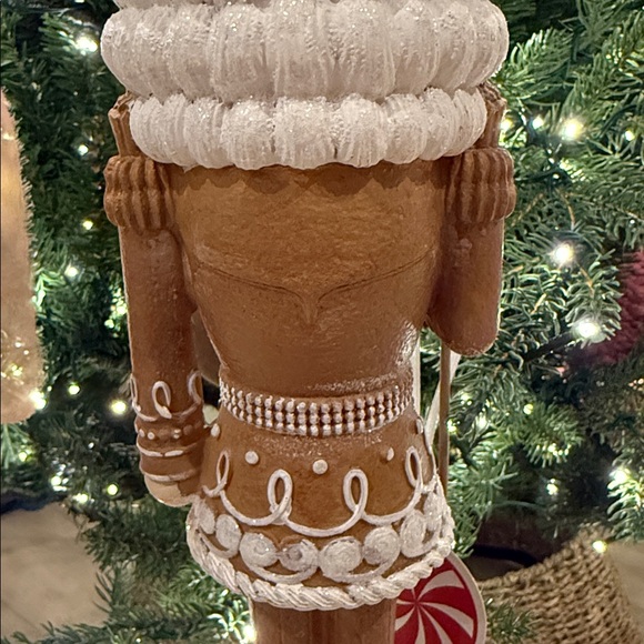 Peppermint square Gingerbread man nutcracker - Picture 7 of 8